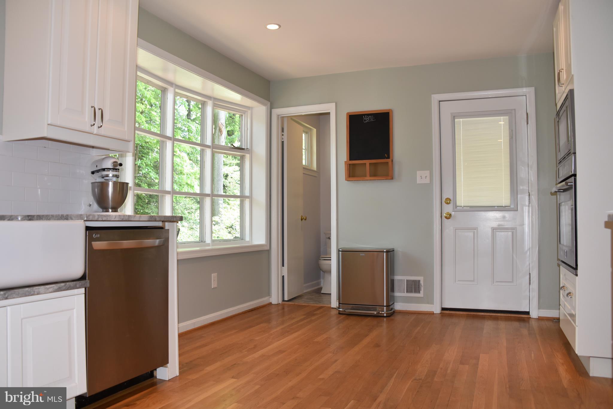 8605 Cromwell Drive Springfield, VA 22151 - Photo 9 of 24 Completely Remodeled Chef's Dream Kitchen
