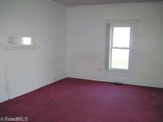 1218 Ridge Avenue Eden, NC 27288 - Photo 2 of 10 Living Room.