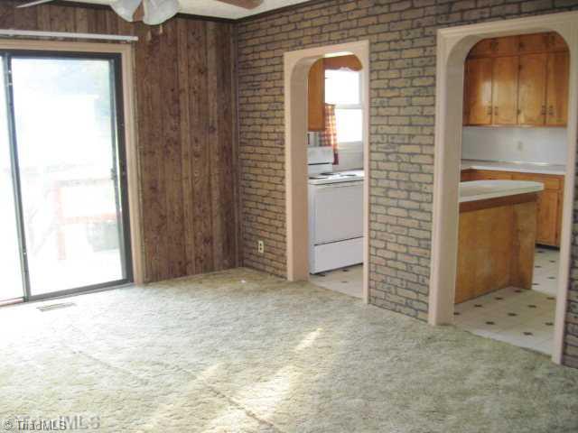 1218 Ridge Avenue Eden, NC 27288 - Photo 4 of 10 Den/Family/Great Room.
