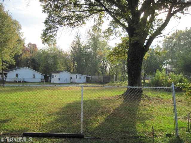 1218 Ridge Avenue Eden, NC 27288 - Photo 9 of 10 Yard/Garden.