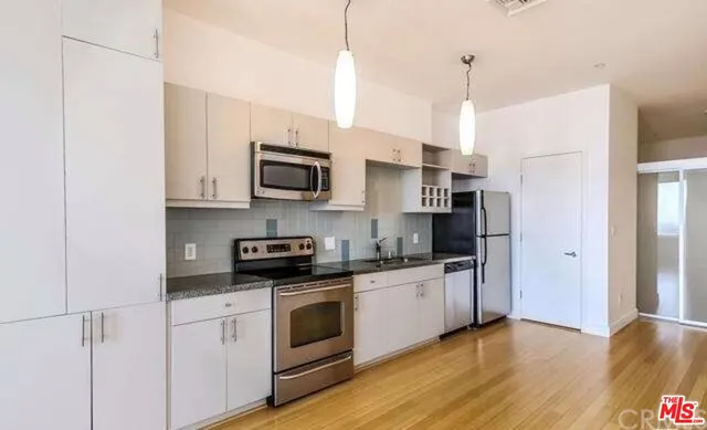 $649,000 | 3810 Wilshire Boulevard, Unit 908, Los Angeles, CA 90010