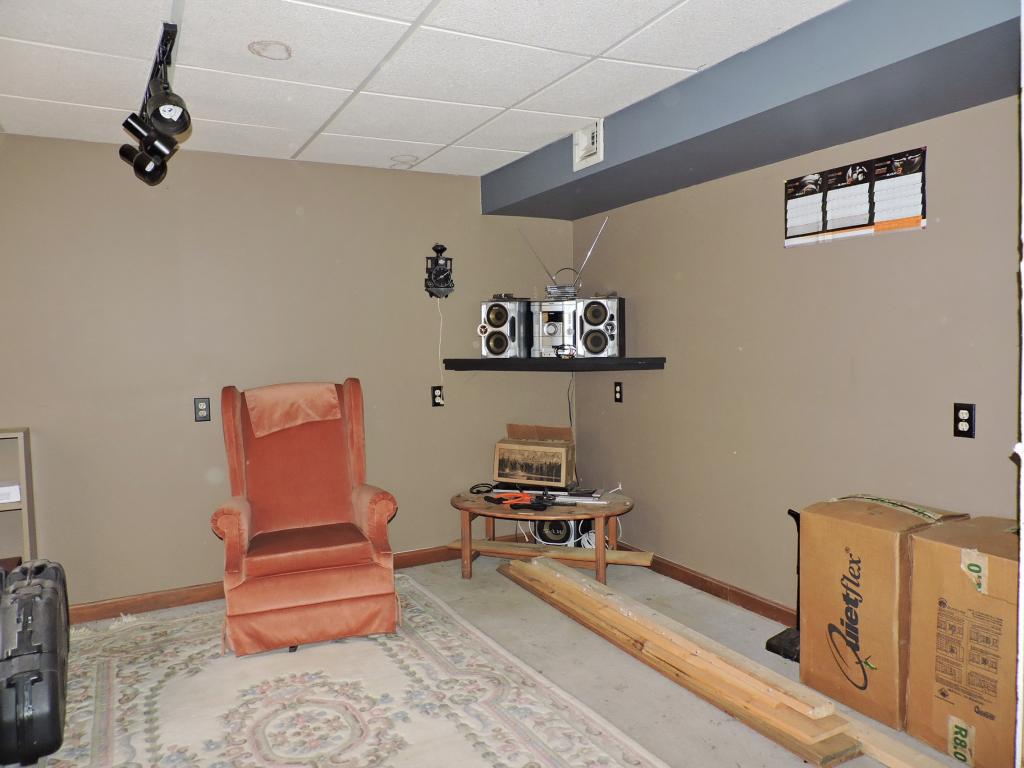33 Beaver Pond Road Weare, NH 03281 - Photo 13 of 21