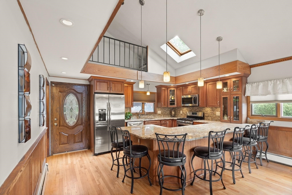 75 Andrews Street Medford, MA 02155 - Photo 3 of 40