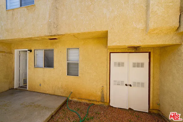 $295,000 | 1750 East Ave Q, Unit 14, Palmdale, CA 93550
