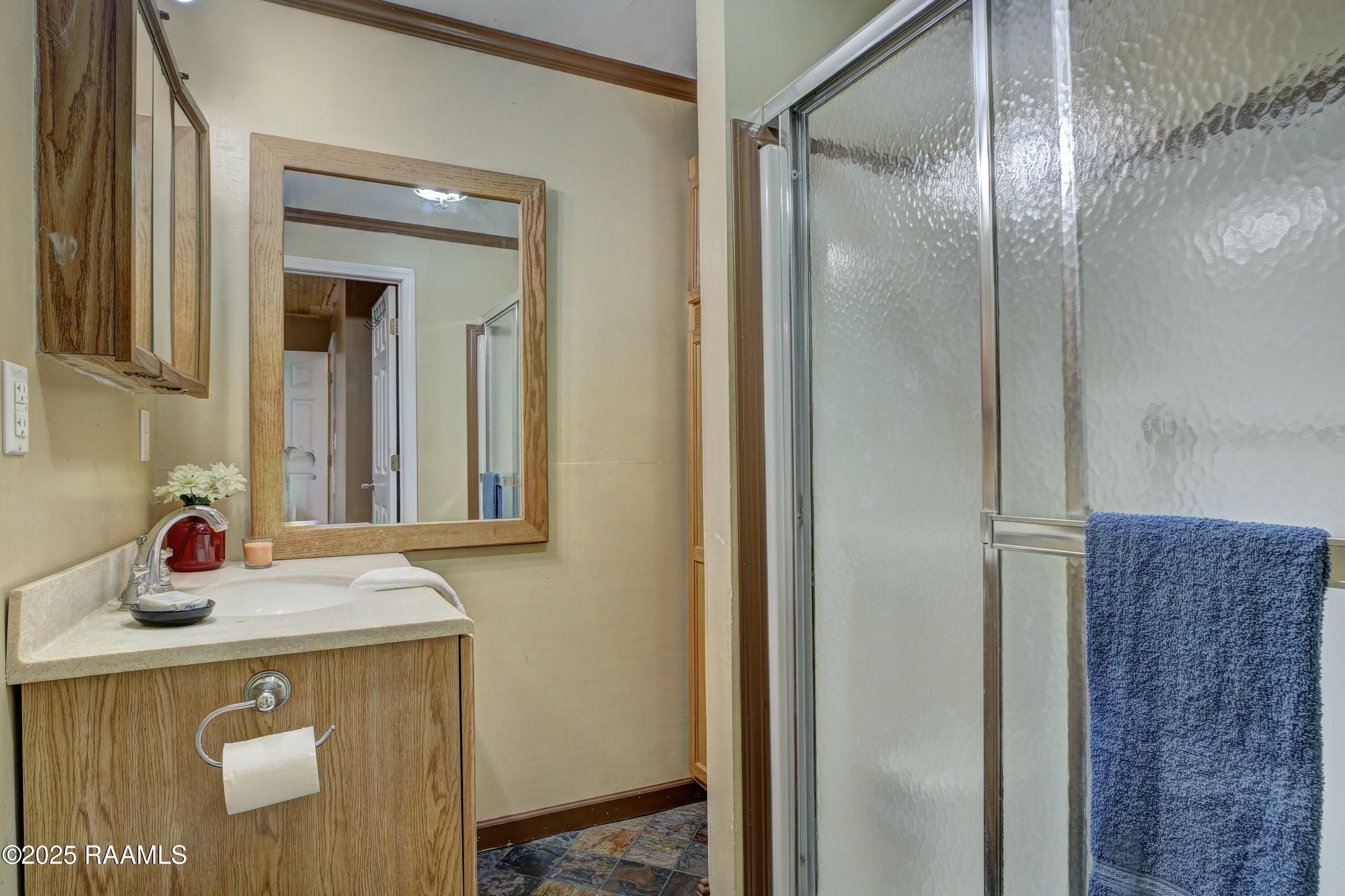 211 Dorsey Road New Iberia, LA 70563 - Photo 14 of 35 Bedroom 4/Ensuite Bathroom
