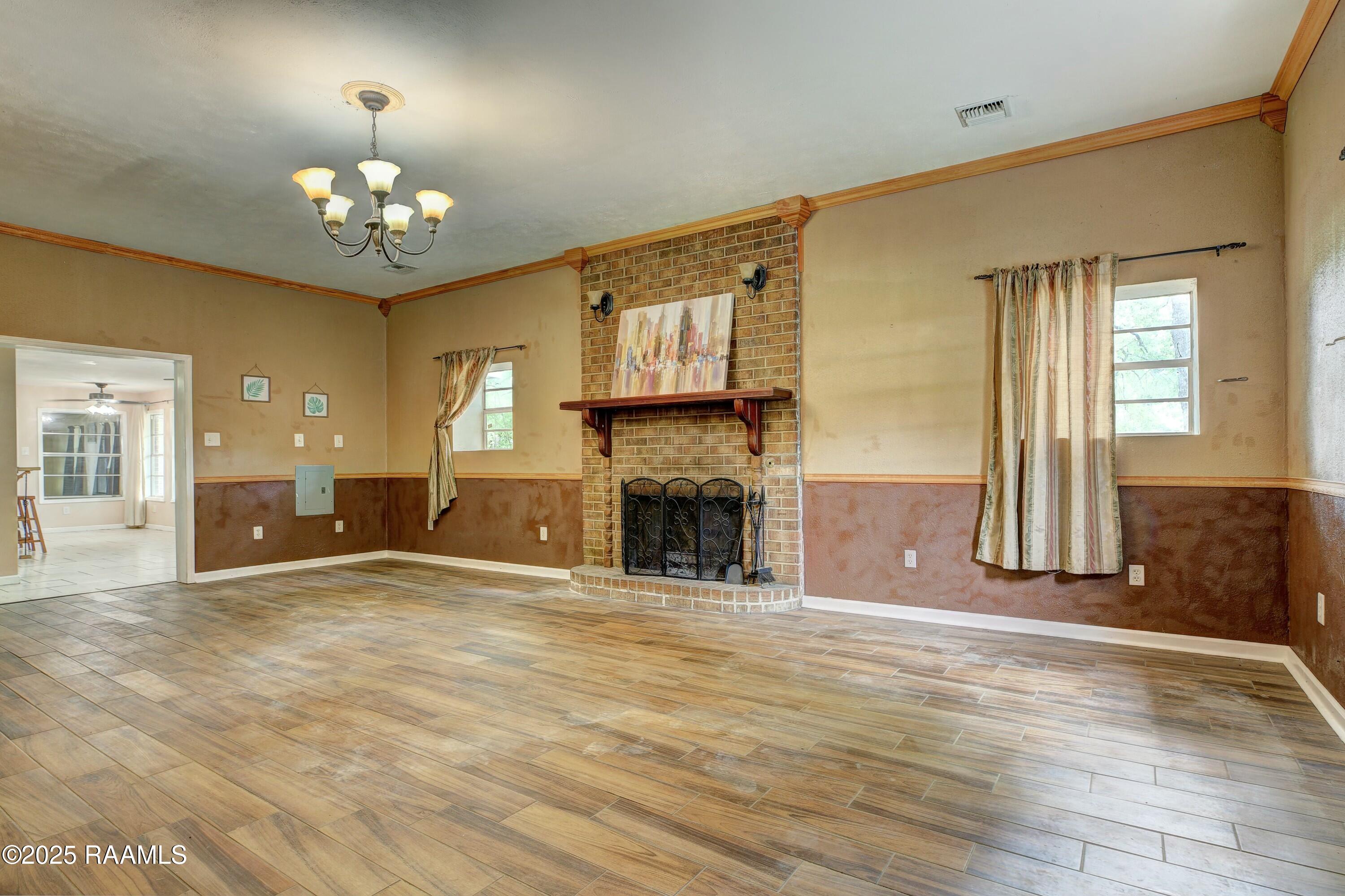 211 Dorsey Road New Iberia, LA 70563 - Photo 17 of 35 Lower Living Room