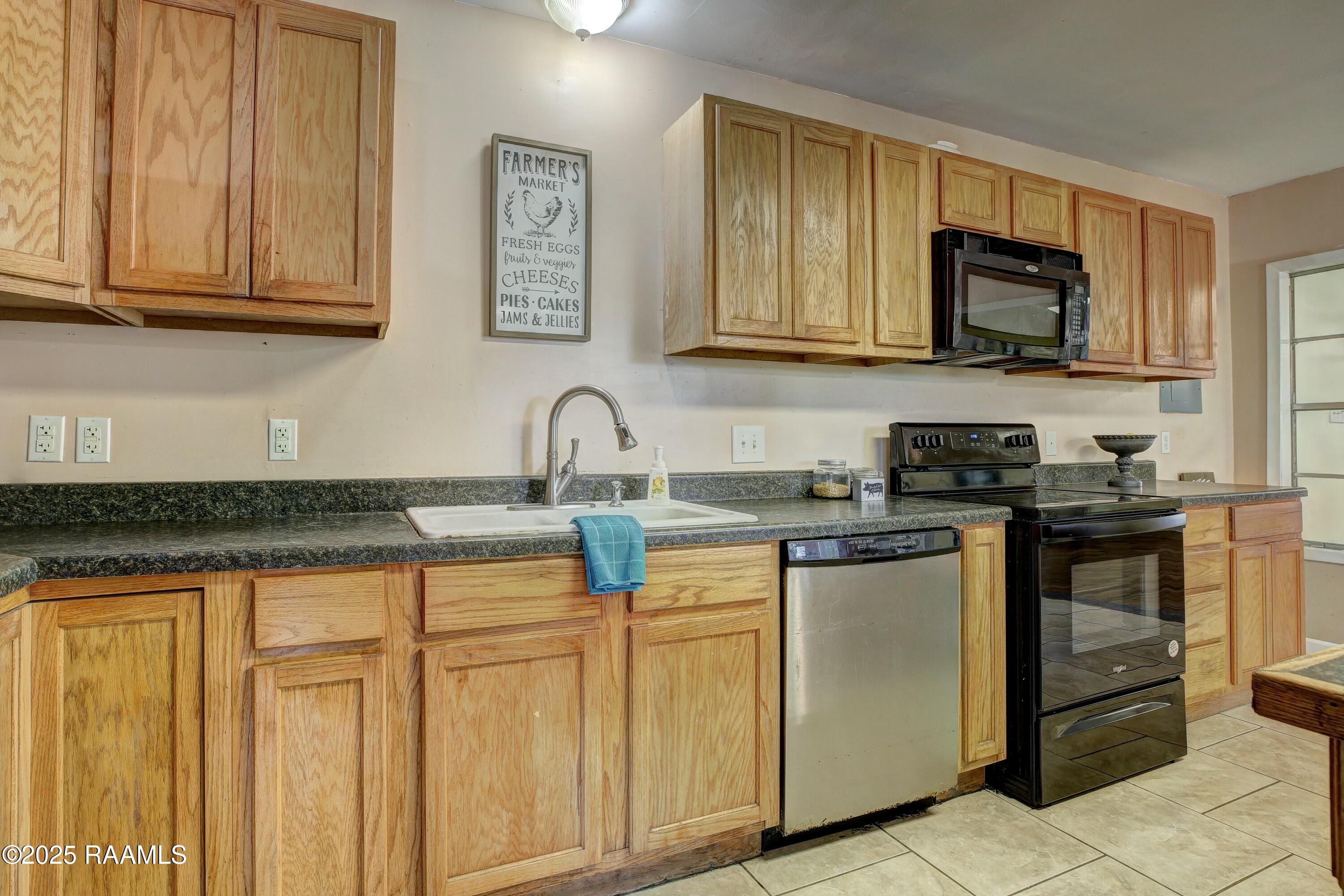 211 Dorsey Road New Iberia, LA 70563 - Photo 19 of 35 Kitchen