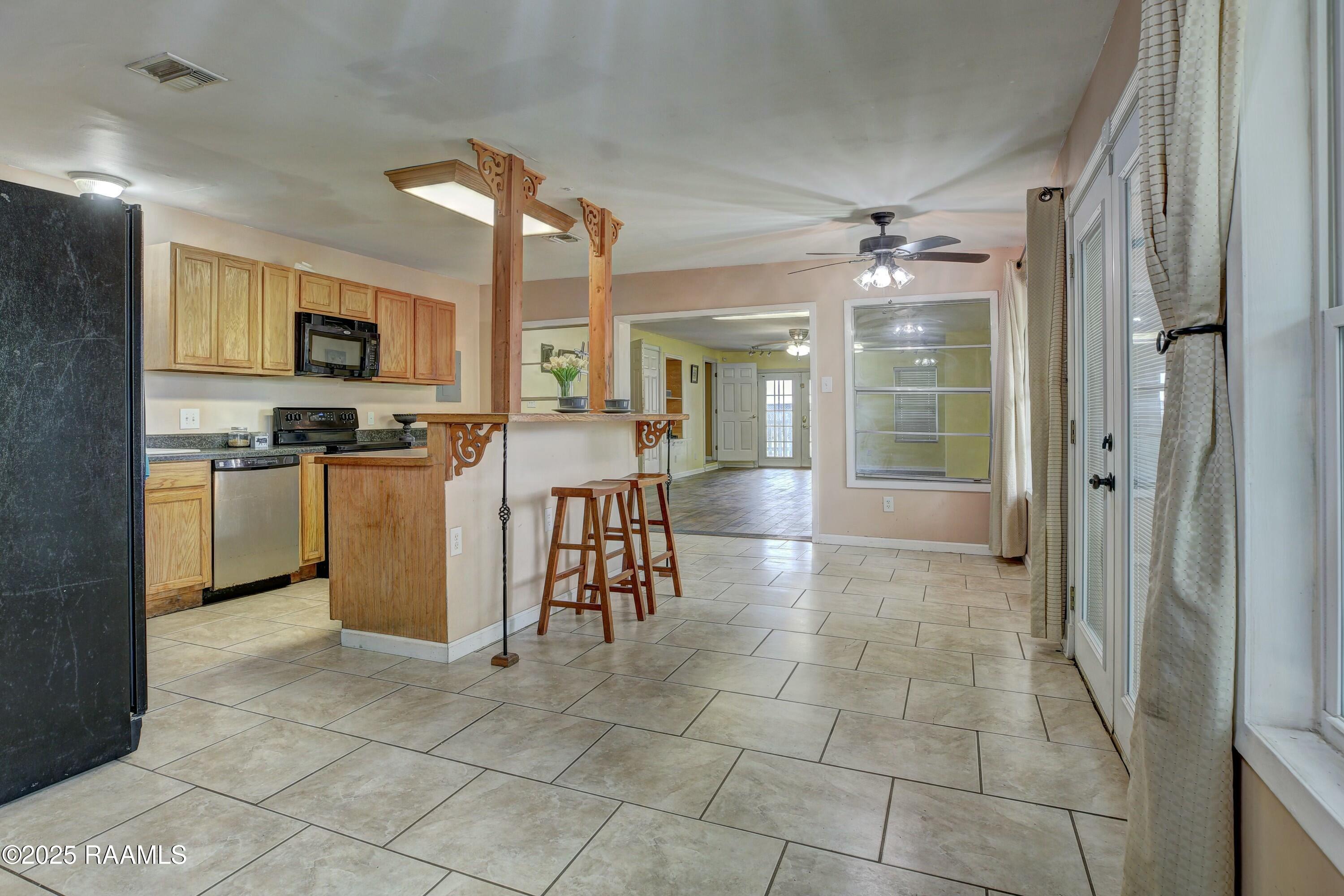 211 Dorsey Road New Iberia, LA 70563 - Photo 21 of 35 Kitchen