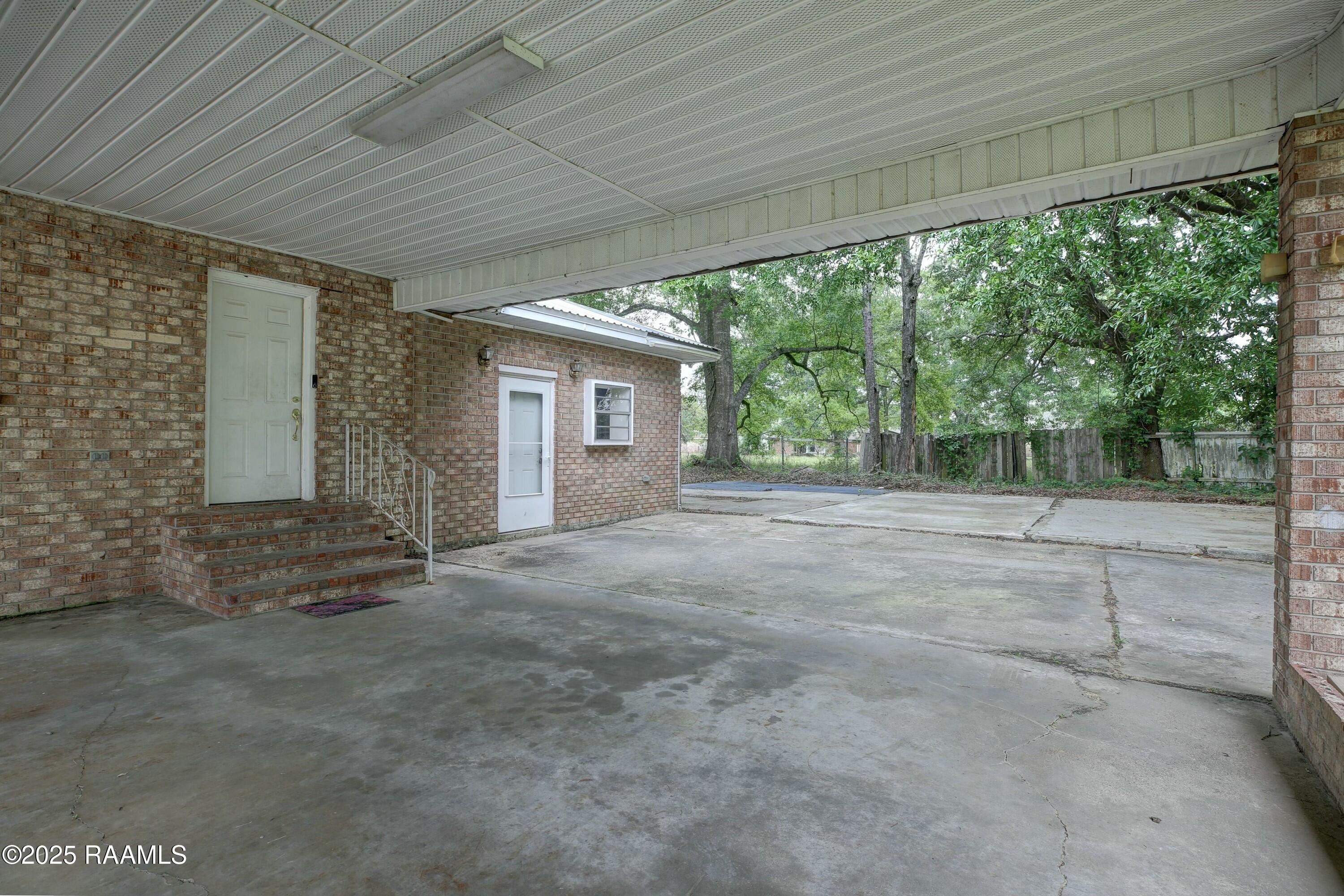 211 Dorsey Road New Iberia, LA 70563 - Photo 3 of 35 Carport