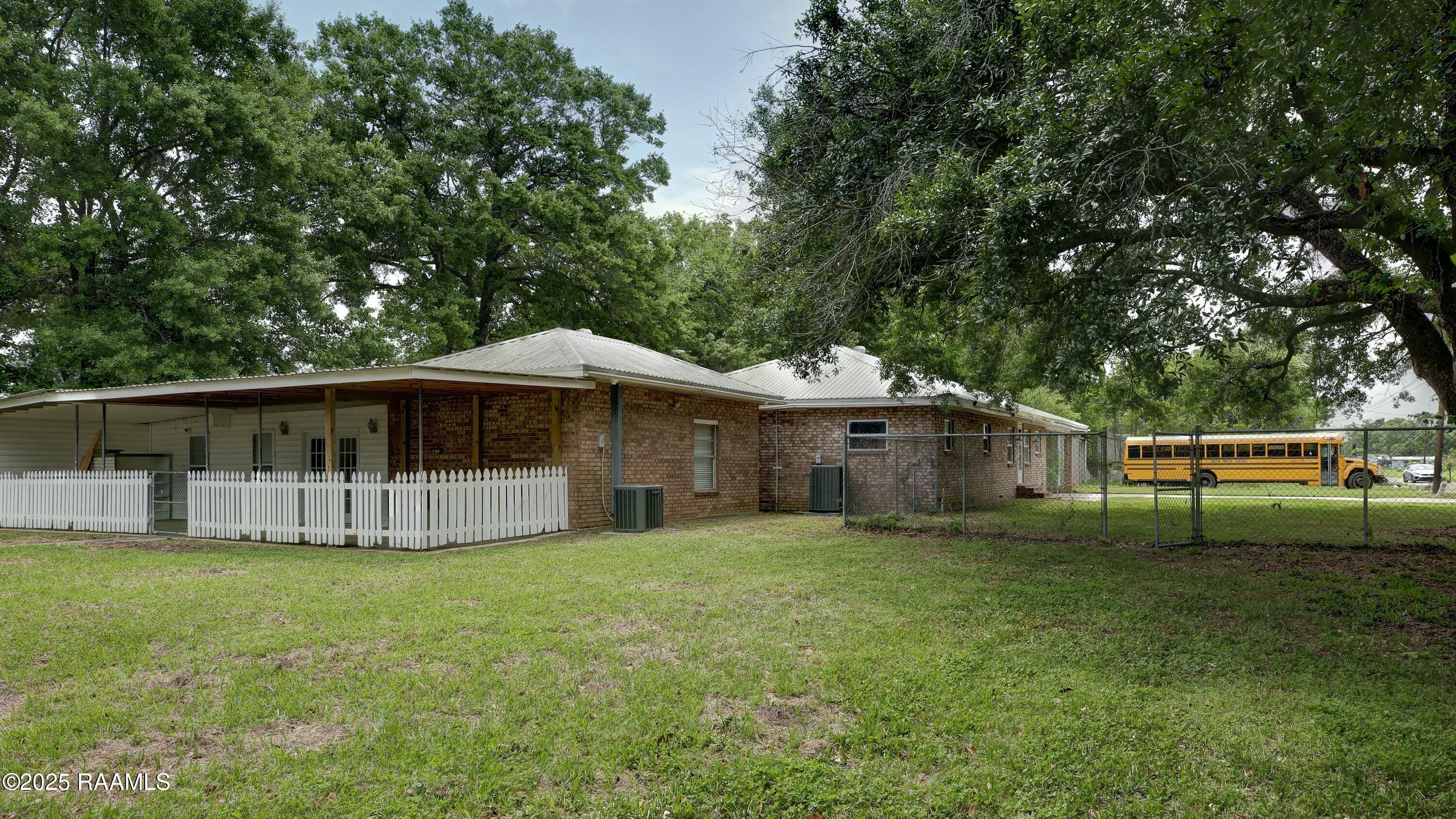 211 Dorsey Road New Iberia, LA 70563 - Photo 32 of 35 Side Yard