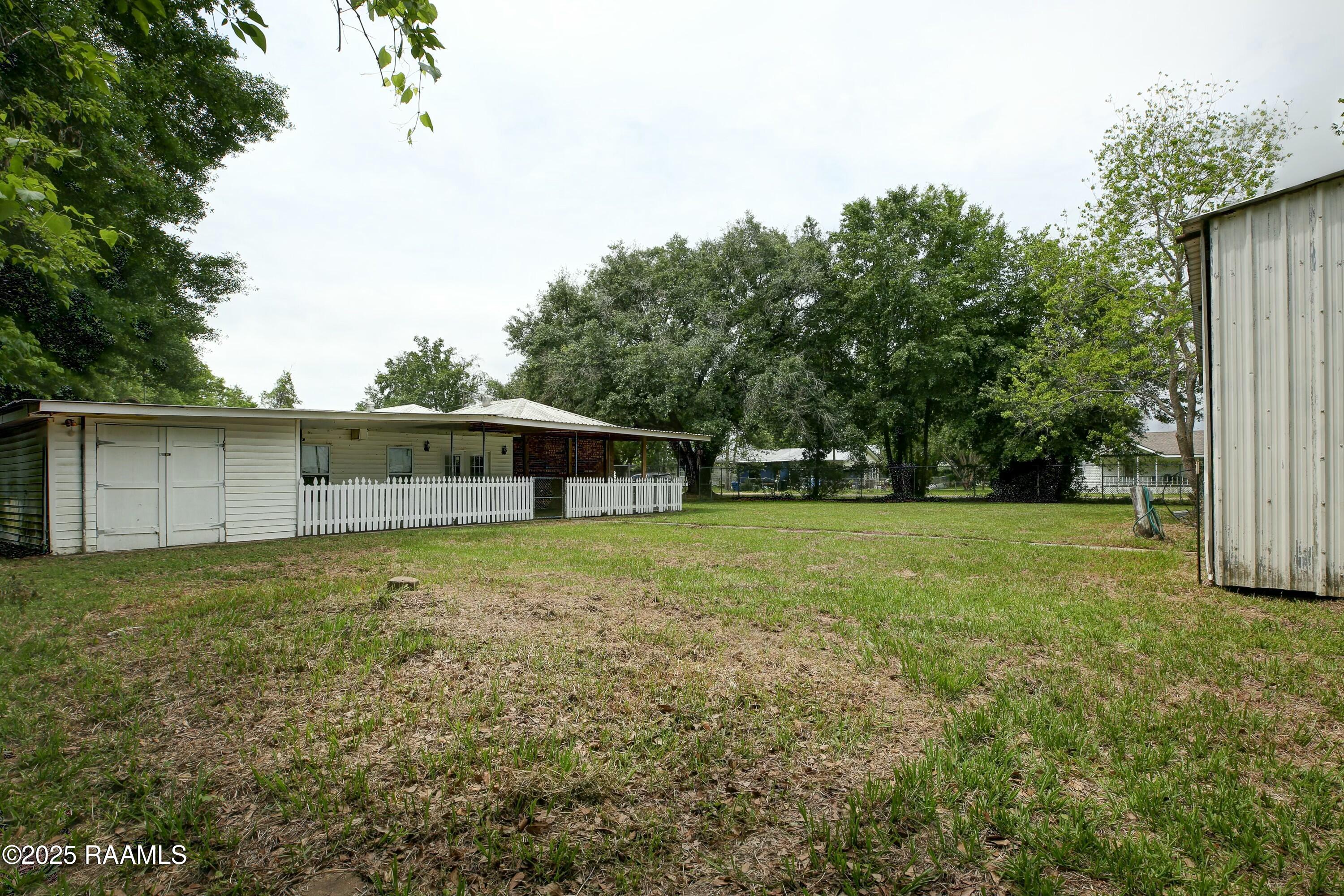 211 Dorsey Road New Iberia, LA 70563 - Photo 33 of 35 Side Yard