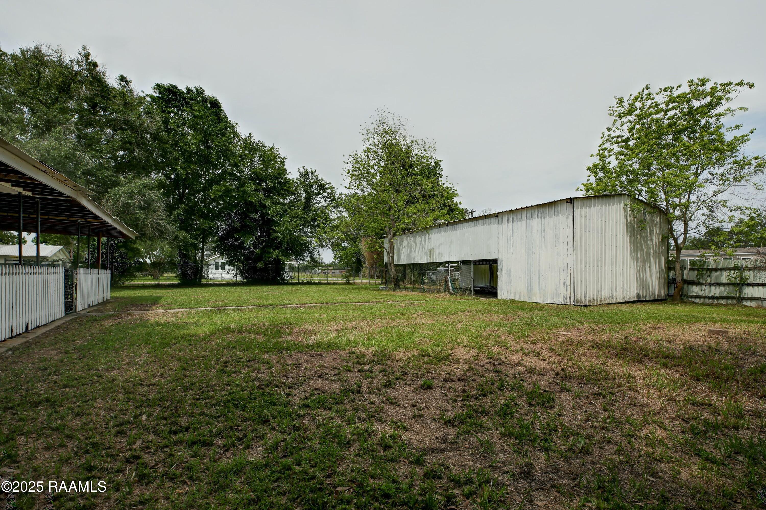 211 Dorsey Road New Iberia, LA 70563 - Photo 34 of 35 Side Yard