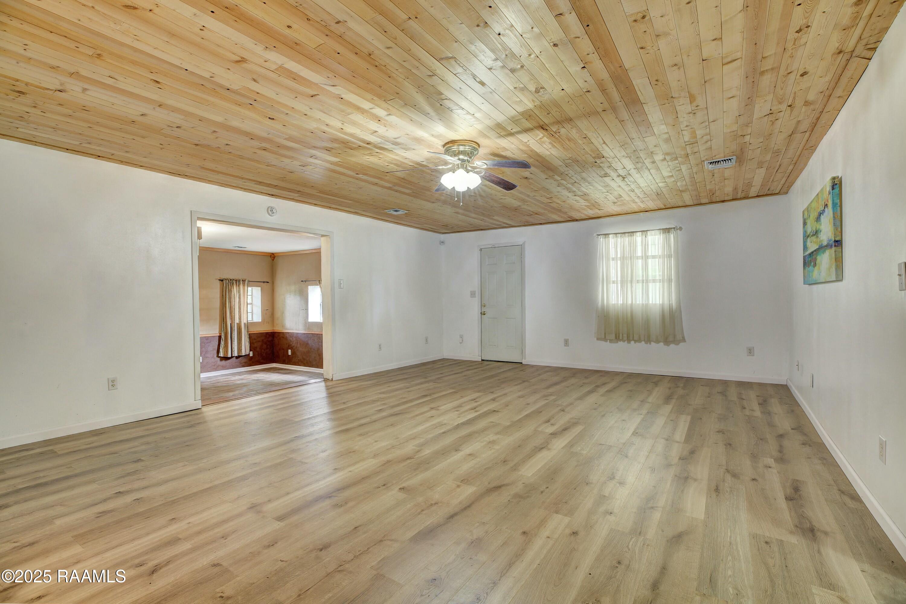 211 Dorsey Road New Iberia, LA 70563 - Photo 5 of 35 Upper Living Room