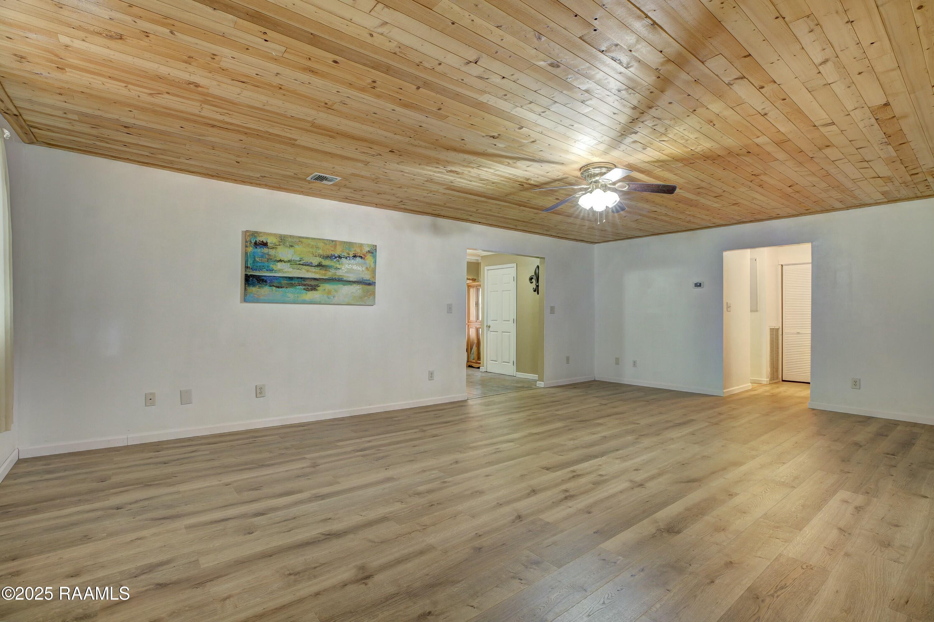 211 Dorsey Road New Iberia, LA 70563 - Photo 6 of 35 Upper Living Room