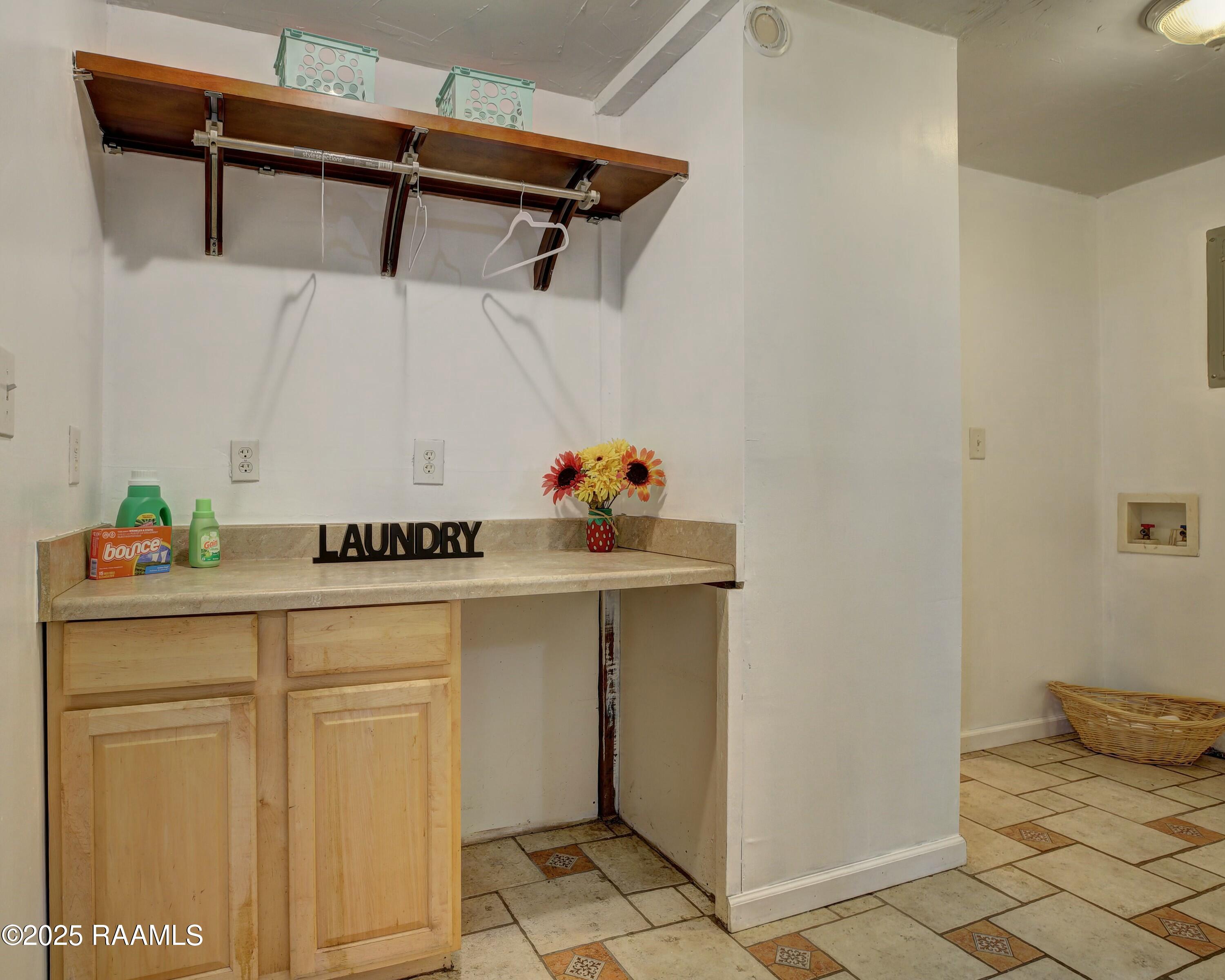 211 Dorsey Road New Iberia, LA 70563 - Photo 10 of 35 Laundry Room