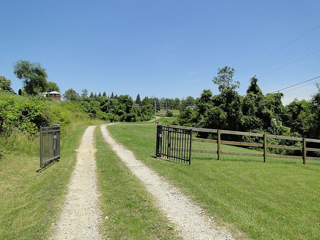 705 Lagonda Road Washington, PA 15301 - Photo 2 of 25 Gated Country Lane Style Driveway