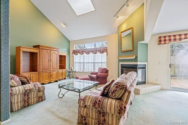 $645,000 | 62 Mystic Circle, Bay Shore, NY 11706