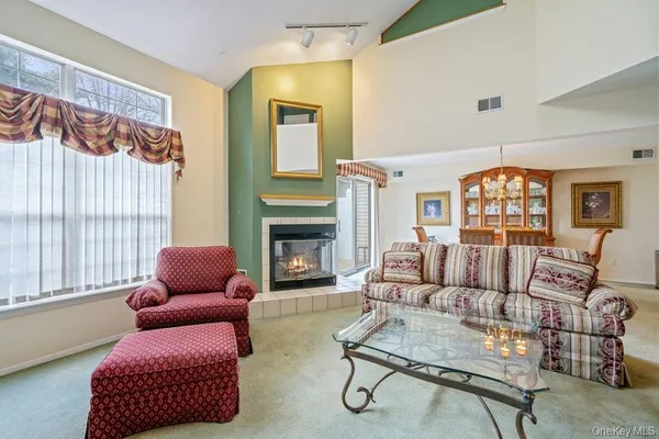 $645,000 | 62 Mystic Circle, Bay Shore, NY 11706