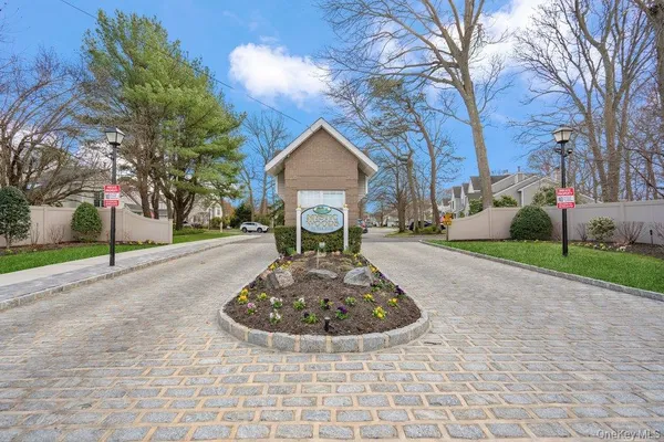 $645,000 | 62 Mystic Circle, Bay Shore, NY 11706