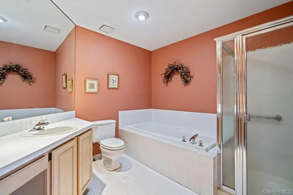 $645,000 | 62 Mystic Circle, Bay Shore, NY 11706