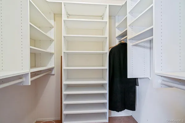 $645,000 | 62 Mystic Circle, Bay Shore, NY 11706