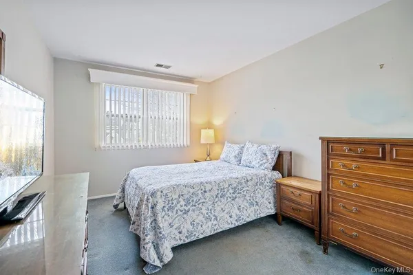 $645,000 | 62 Mystic Circle, Bay Shore, NY 11706