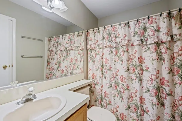 $645,000 | 62 Mystic Circle, Bay Shore, NY 11706