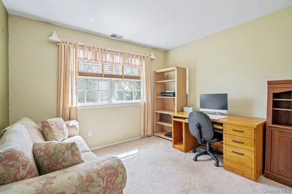 $645,000 | 62 Mystic Circle, Bay Shore, NY 11706