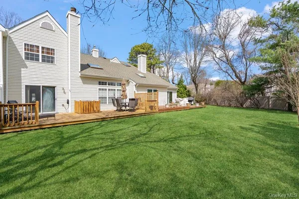 $645,000 | 62 Mystic Circle, Bay Shore, NY 11706