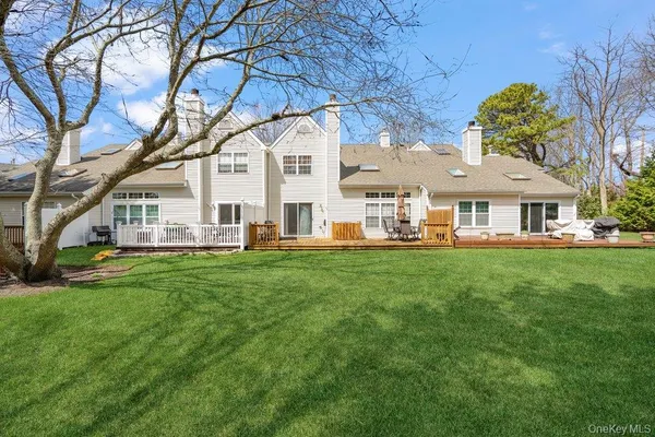 $645,000 | 62 Mystic Circle, Bay Shore, NY 11706