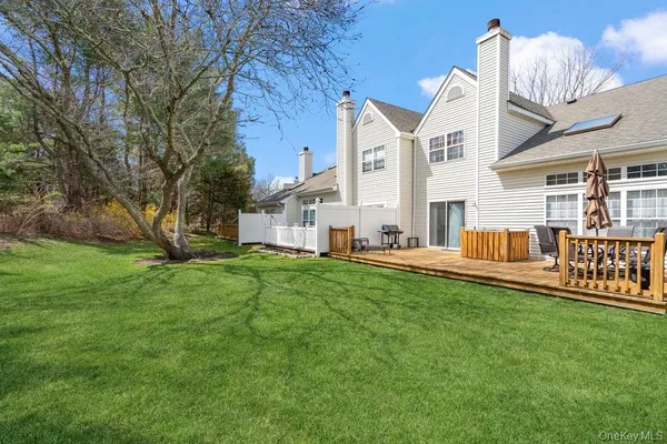 $645,000 | 62 Mystic Circle, Bay Shore, NY 11706