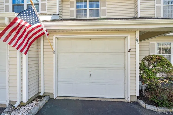 $645,000 | 62 Mystic Circle, Bay Shore, NY 11706