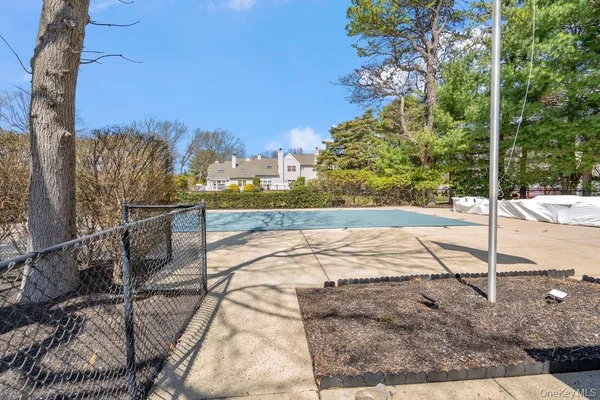 $645,000 | 62 Mystic Circle, Bay Shore, NY 11706