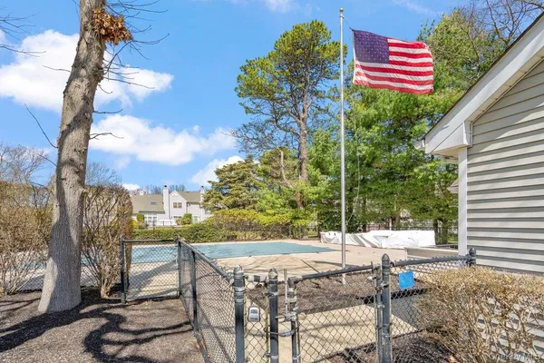 $645,000 | 62 Mystic Circle, Bay Shore, NY 11706