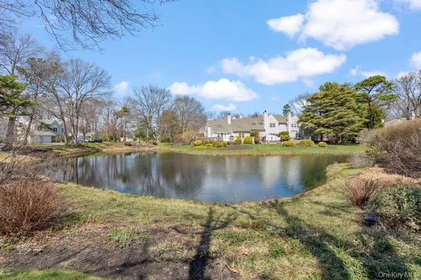 $645,000 | 62 Mystic Circle, Bay Shore, NY 11706