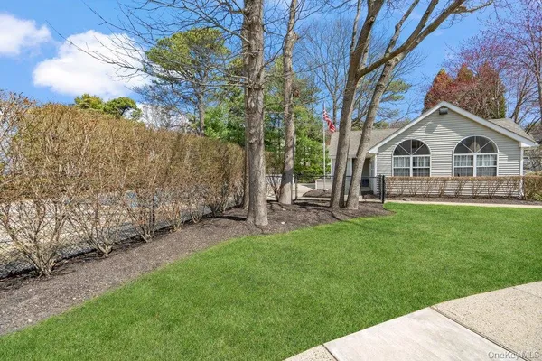 $645,000 | 62 Mystic Circle, Bay Shore, NY 11706