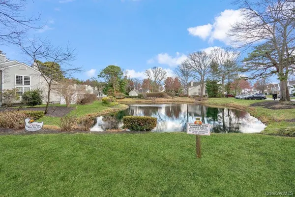 $645,000 | 62 Mystic Circle, Bay Shore, NY 11706