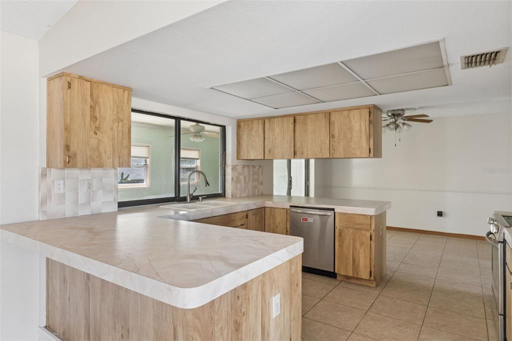 10200 Sunburst Court Spring Hill, FL 34608 - Photo 16 of 39