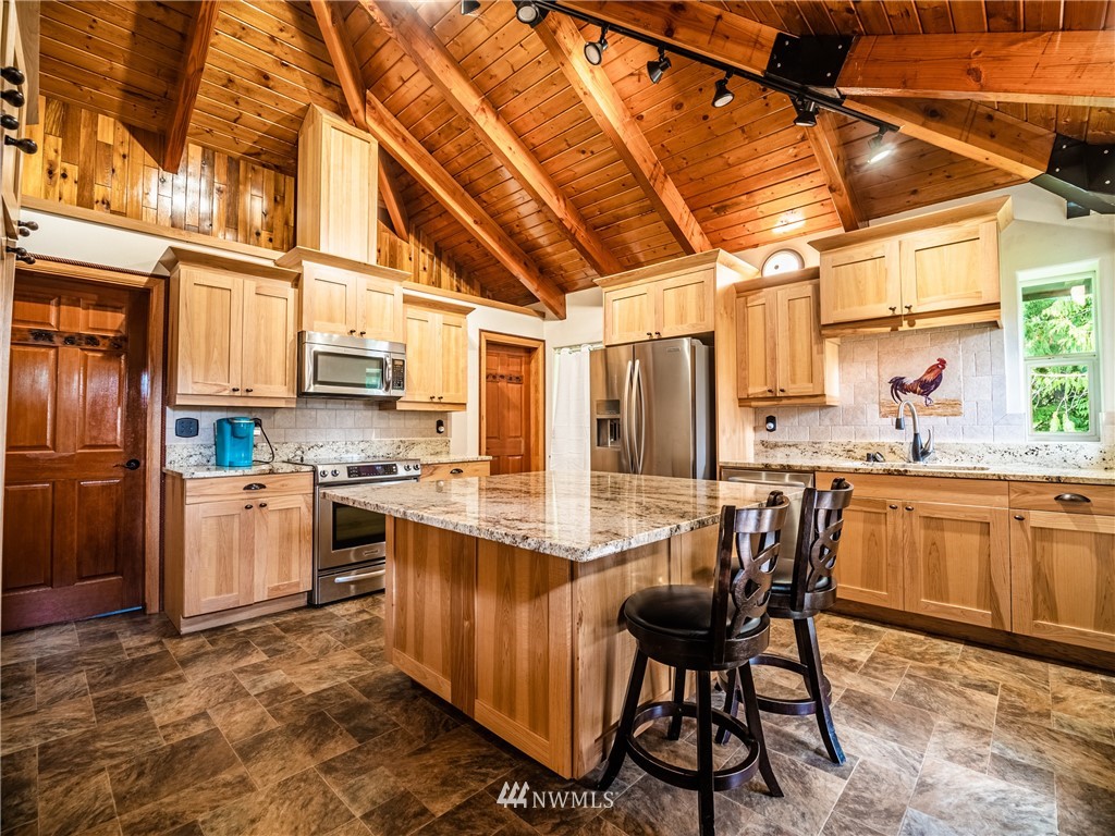 16377 Taylor Road Mount Vernon, WA 98273 - Photo 9 of 40 Gallery Image 9