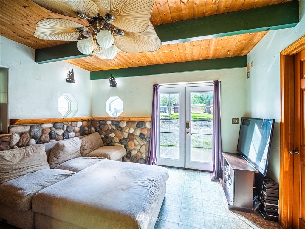 16377 Taylor Road Mount Vernon, WA 98273 - Photo 10 of 40 Gallery Image 10