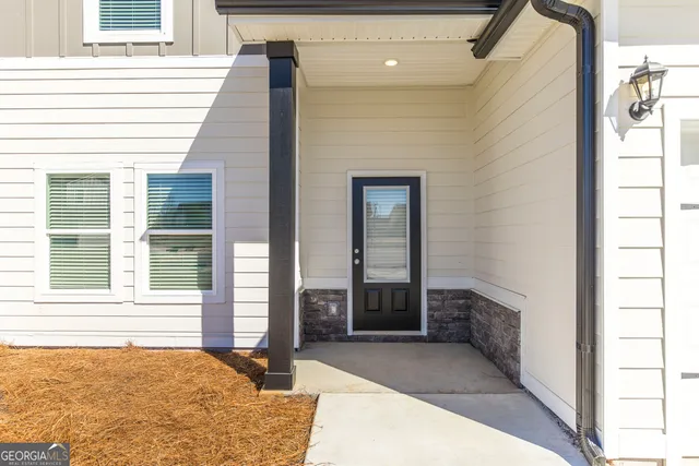 a house view with a outdoor space