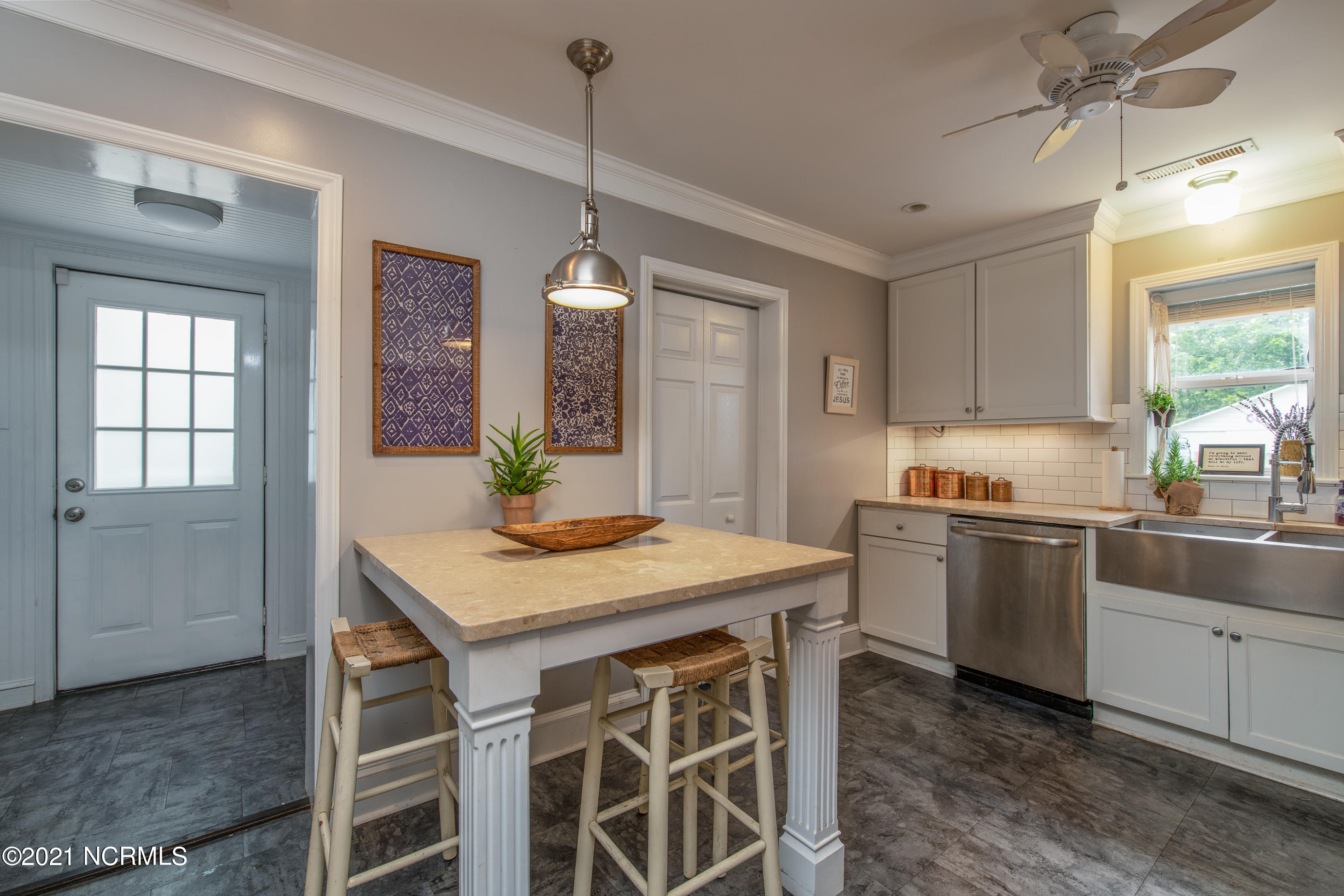 1423 Rhem Avenue New Bern, NC 28560 - Photo 16 of 50 Kitchen
