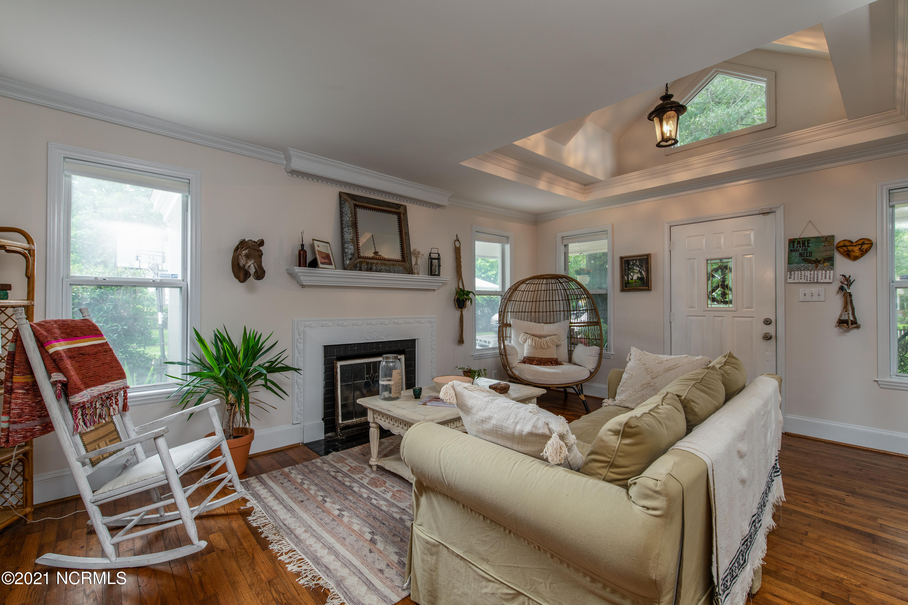 1423 Rhem Avenue New Bern, NC 28560 - Photo 2 of 50 Gorgeous Living Room