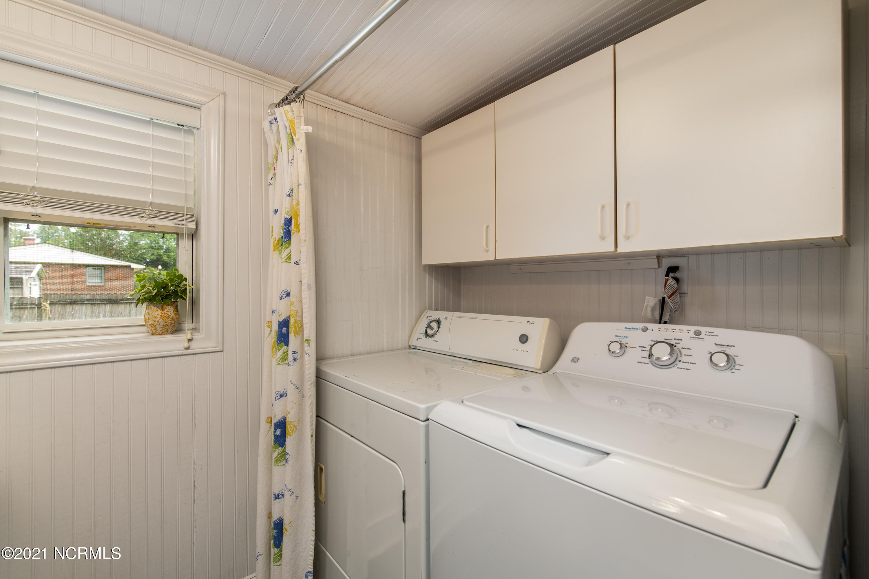 1423 Rhem Avenue New Bern, NC 28560 - Photo 31 of 50 Laundry Area