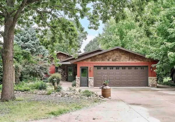 $650,000 | N9806 Highland Park Road, Malone, WI 53049