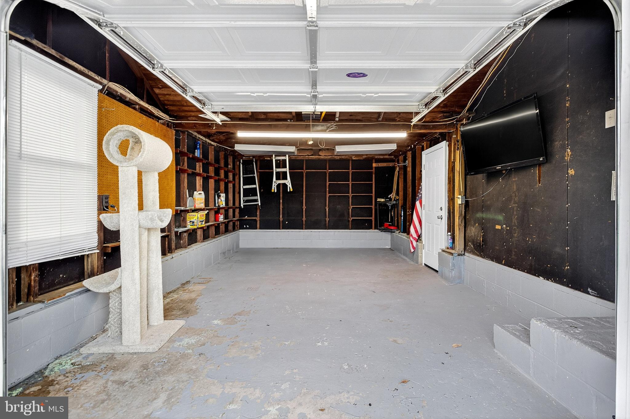 721 South Halsey Road Dover, DE 19901 - Photo 15 of 41 Spacious garage with potential for creativity.