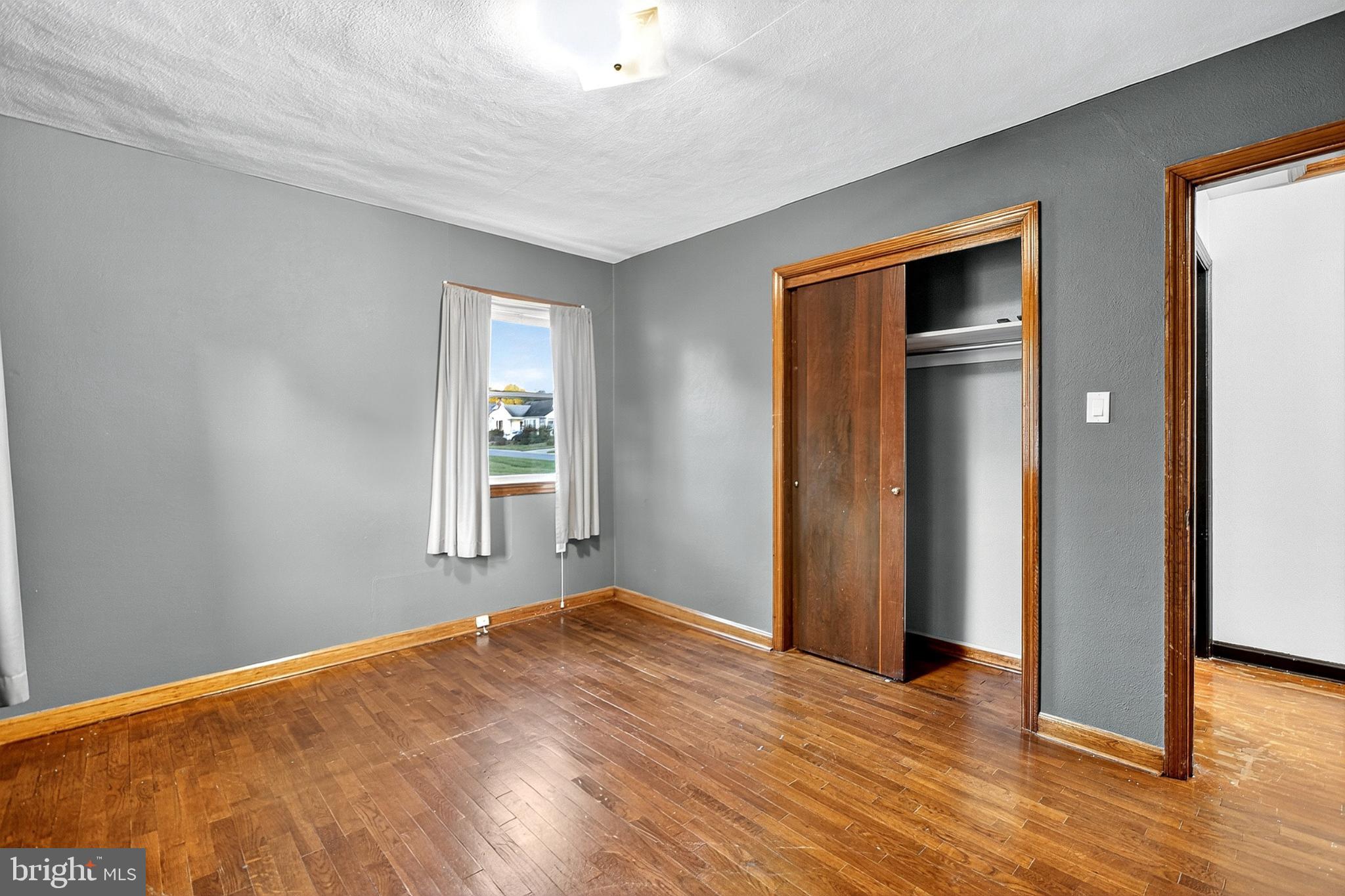 721 South Halsey Road Dover, DE 19901 - Photo 21 of 41 Spacious room with natural light and charm.