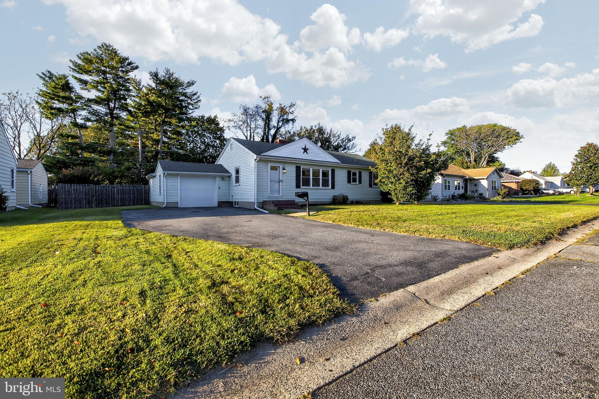 721 South Halsey Road Dover, DE 19901 - Photo 4 of 41 Charming home with spacious yard and driveway.
