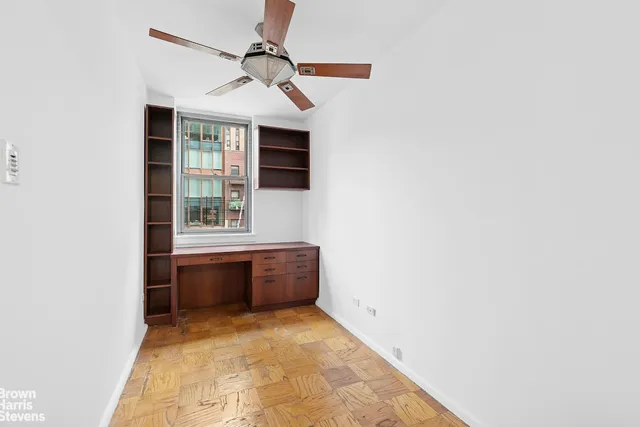 $950,000 | 32 Gramercy Park South, Unit 5J | Gramercy