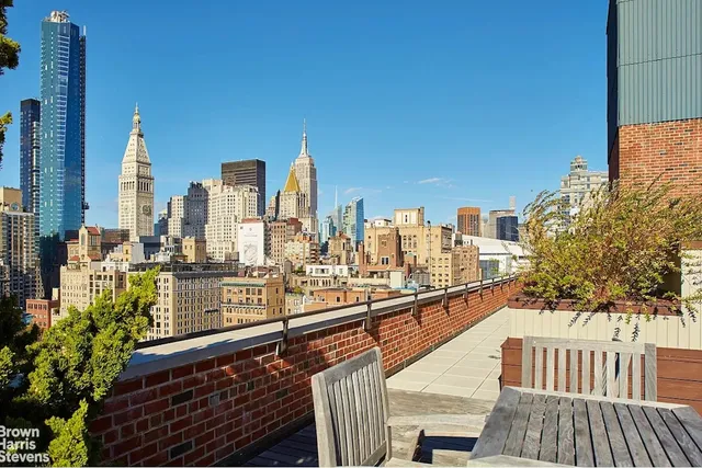 $950,000 | 32 Gramercy Park South, Unit 5J | Gramercy